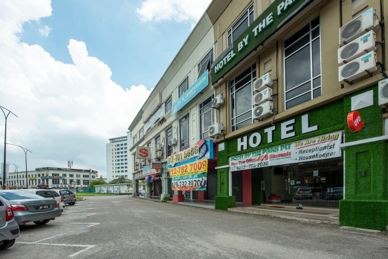 Oyo 90231 Hotel By The Park Plt Johor Bahru Exterior photo